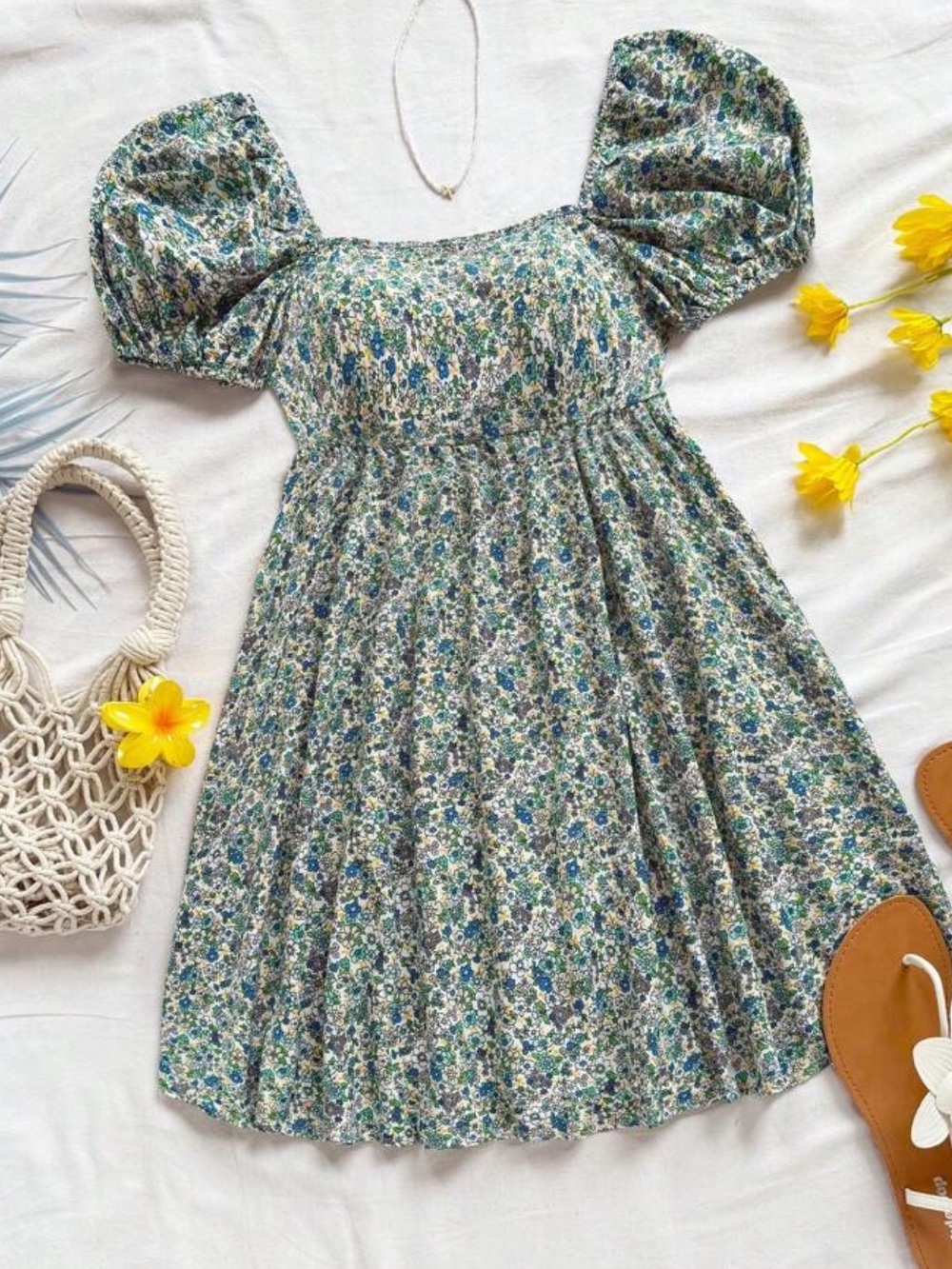 Ditsy Floral Print Square Neck Puff Sleeve dress